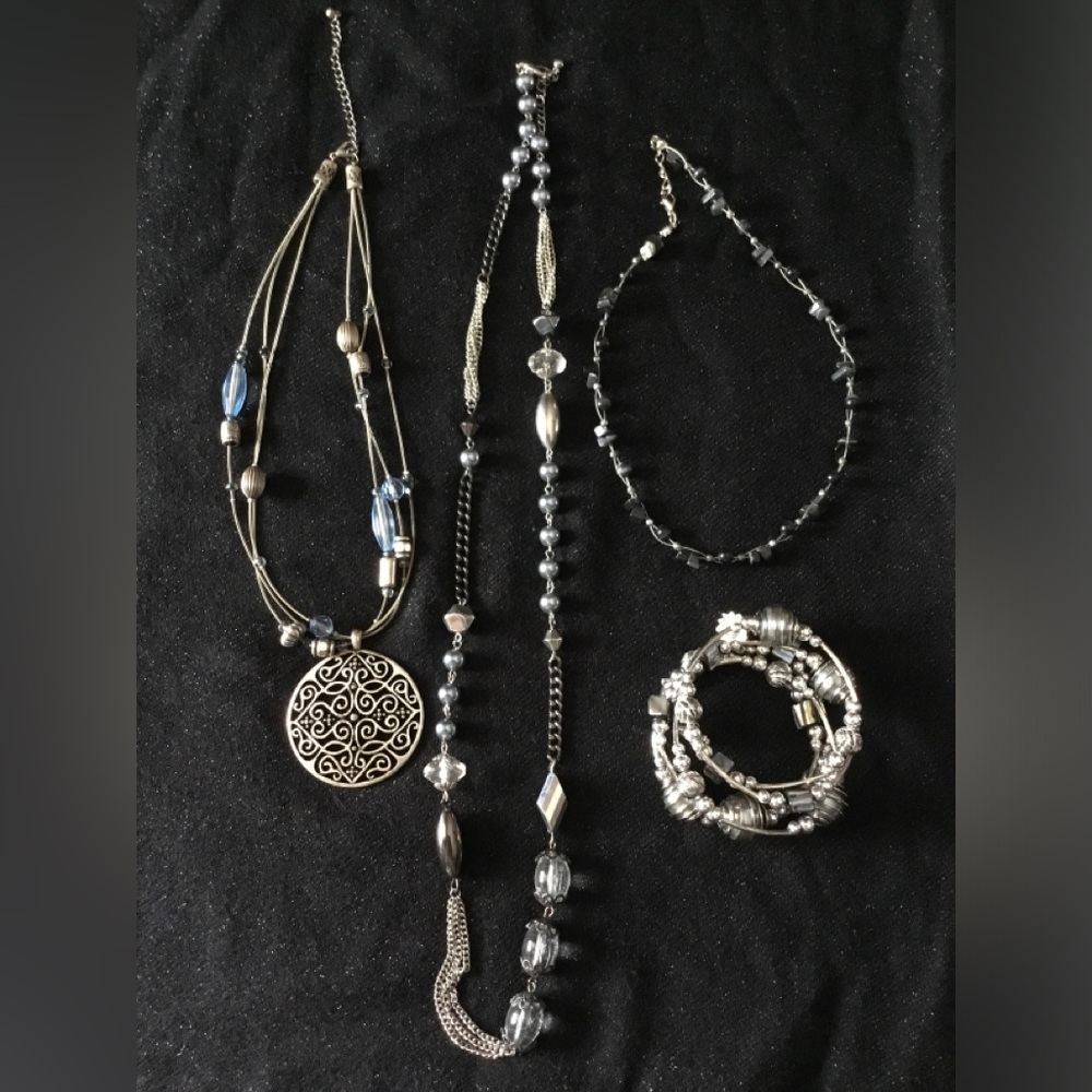 Elegant Silver Toned Jewelry Set